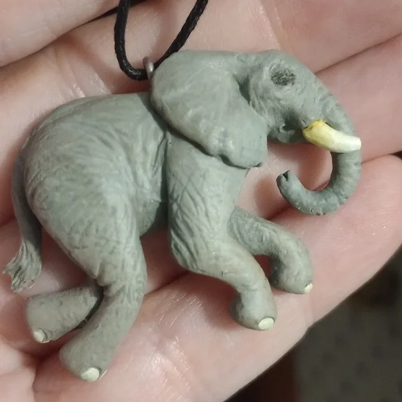 Elephant Pendant - Picture 3 of 3